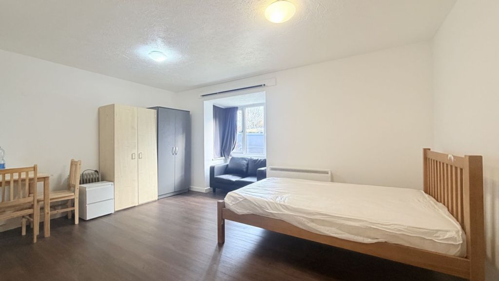 Property photo 3 of 10 Photo 4