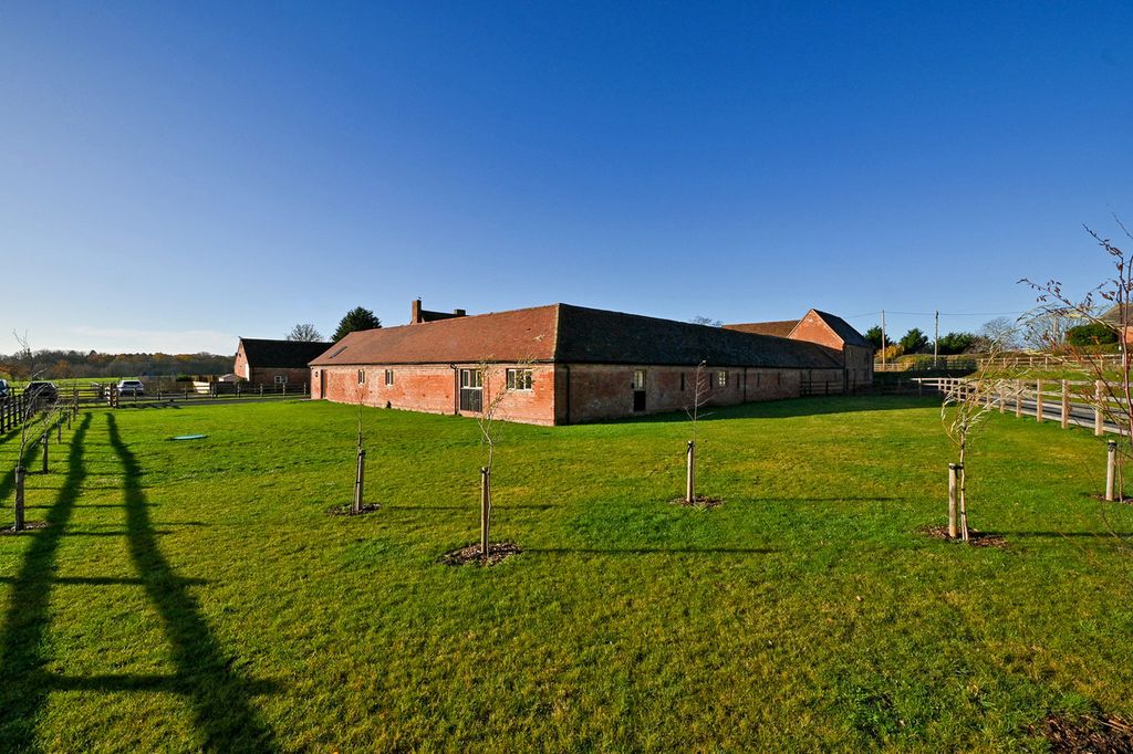 Additional image 11 of 4 bed barn conversion to rentLong Green, Tewkesbury GL19