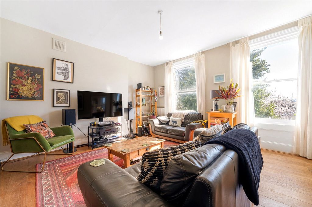 Property photo 3 of 12 Reception