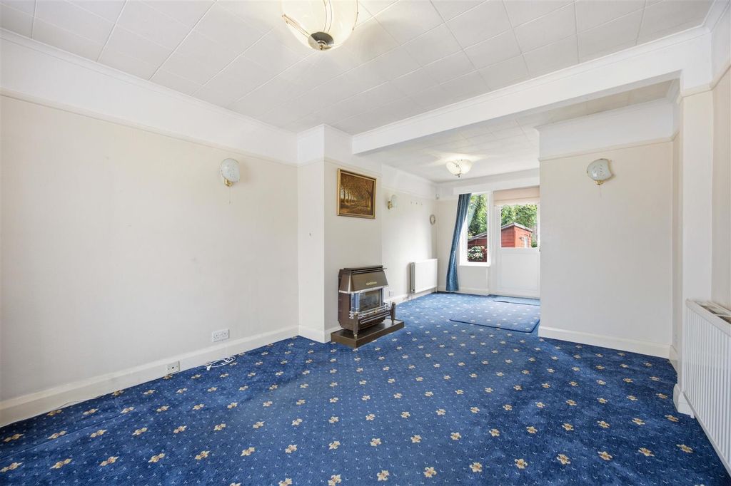 Property photo 2 of 14 Living/Dining Room