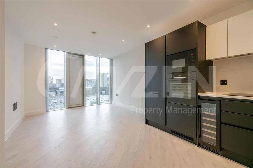 Property photo 1 of 32 Reception