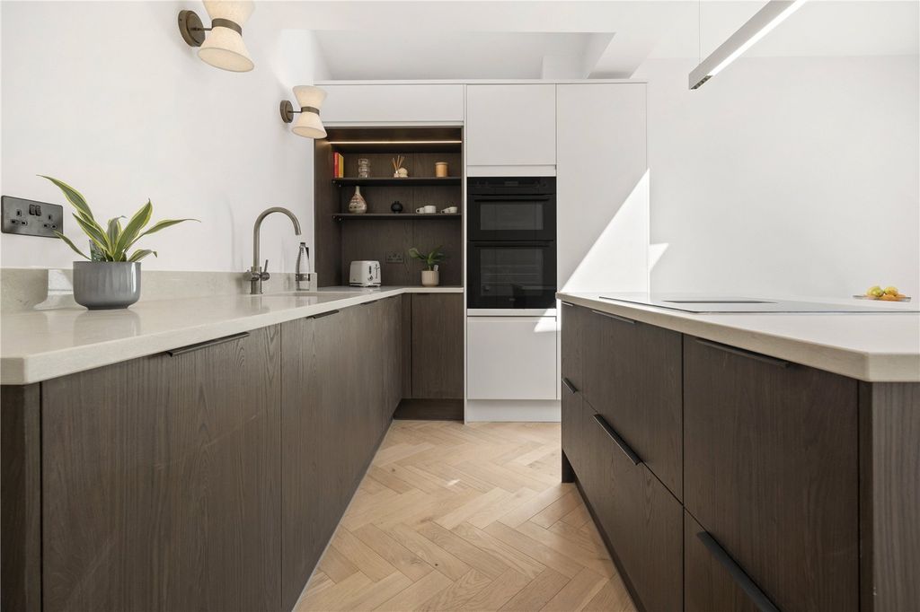 Property photo 2 of 11 Kitchen