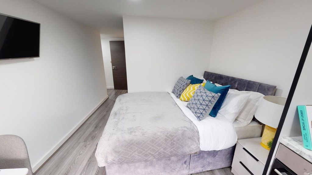 Property photo 1 of 4