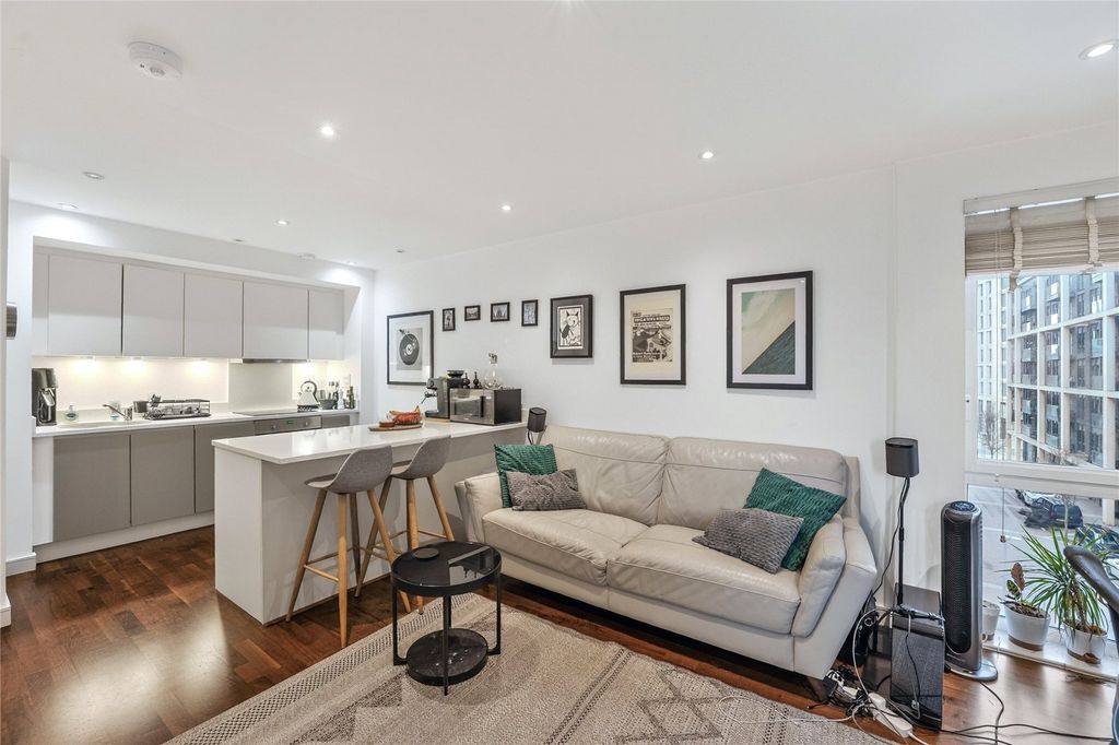 Property photo 3 of 13 Reception/Kitchen