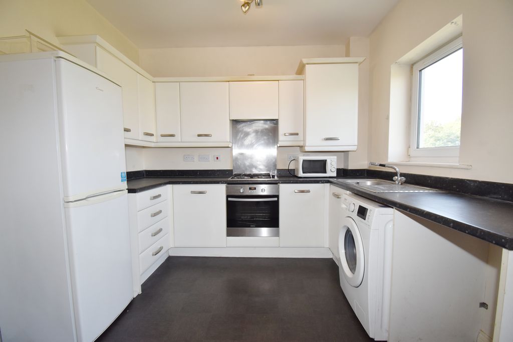 Property photo 3 of 8 Kitchen