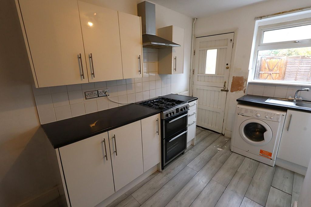 Property photo 2 of 9 Kitchen/Breakfast