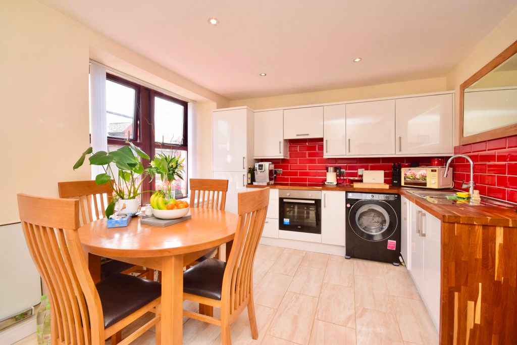 Property photo 3 of 39