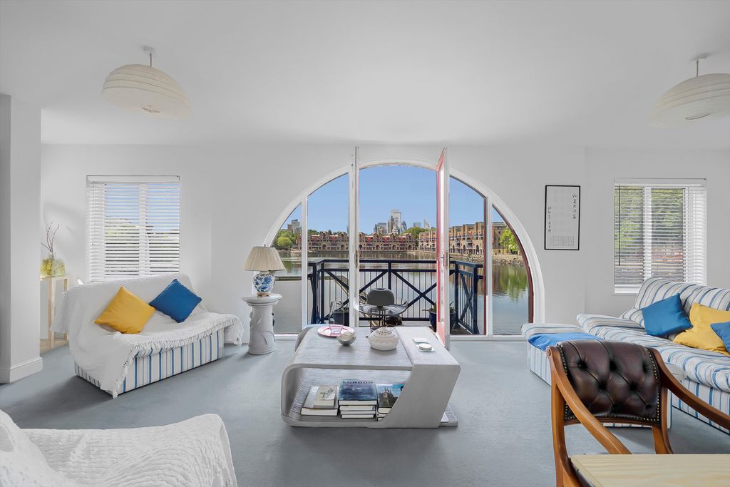 Property photo 2 of 24 Image