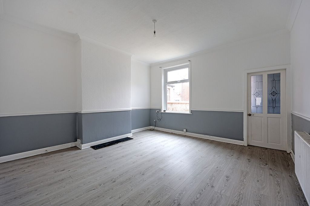 Property photo 3 of 11 4535552