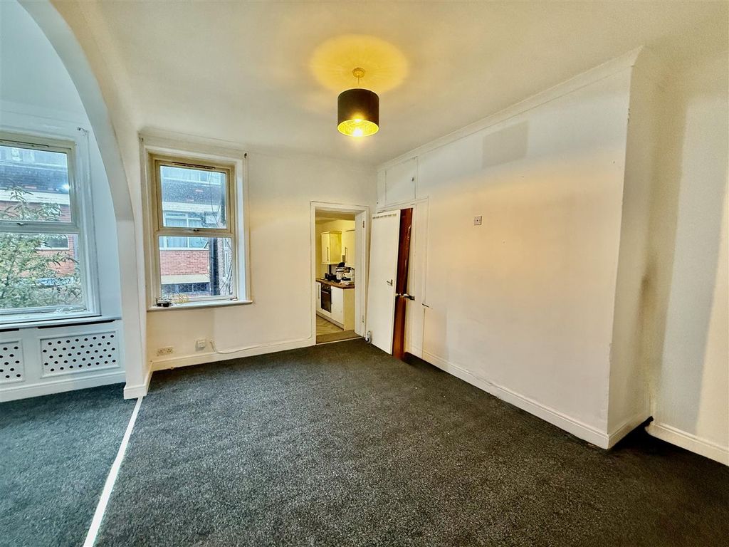 Property photo 3 of 5 Lounge