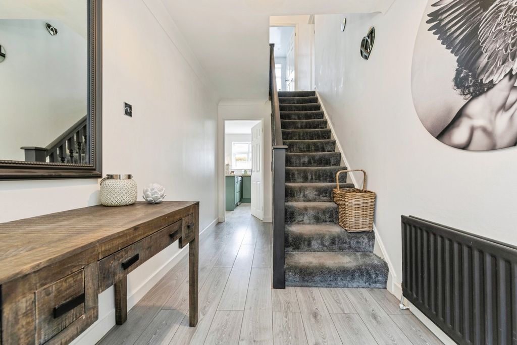Property photo 3 of 20 Pbox-Img.Jpg
