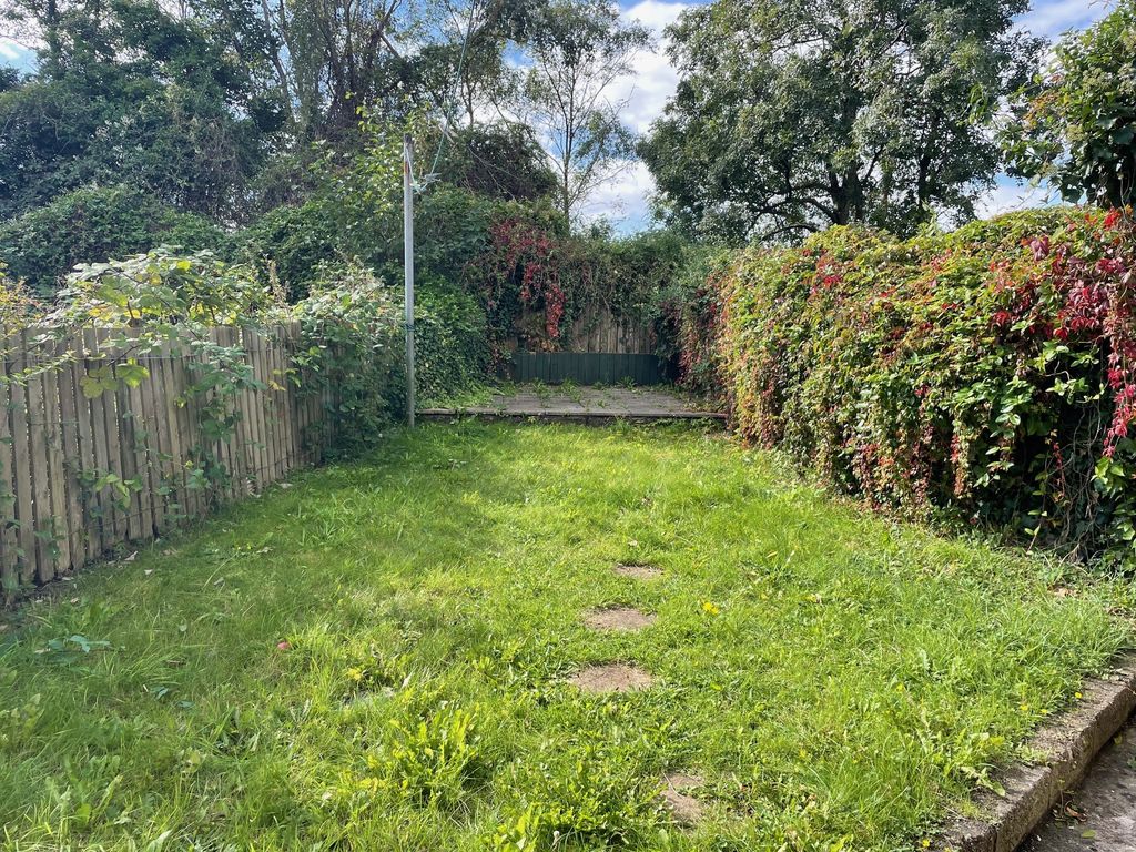 Property photo 2 of 9 Back