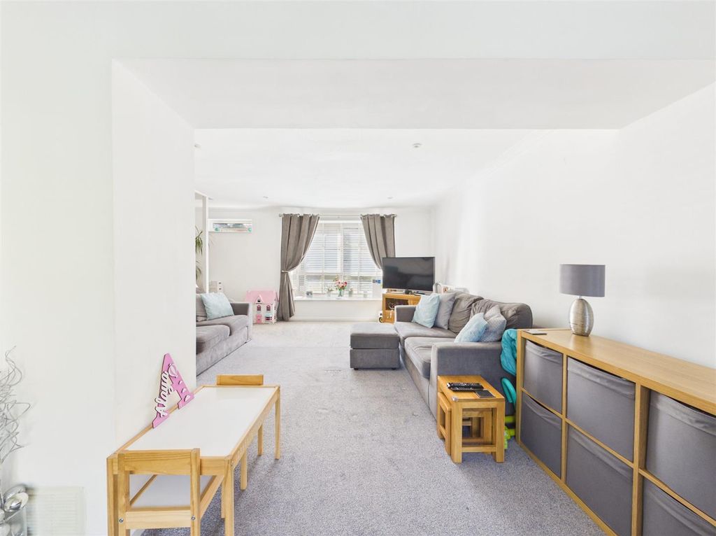 Property photo 3 of 14 Cam01563G0-Pr0245-Pan004.Png