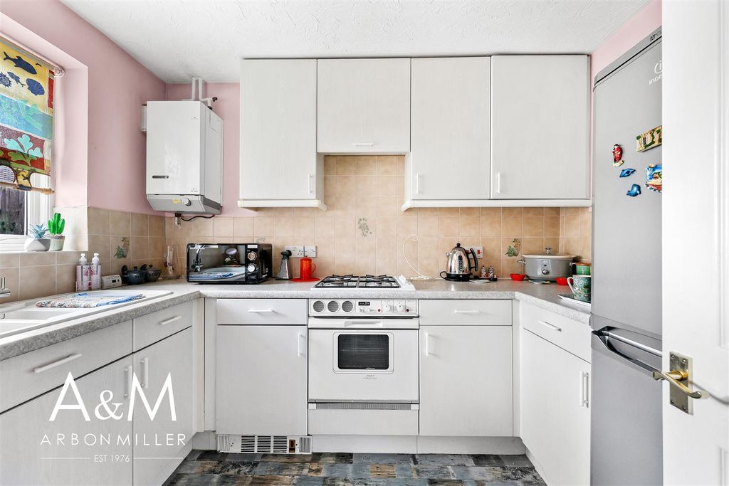 Property photo 3 of 21 Kitchen