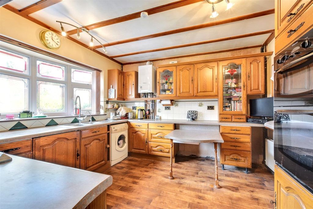 Property photo 3 of 30 Kitchen