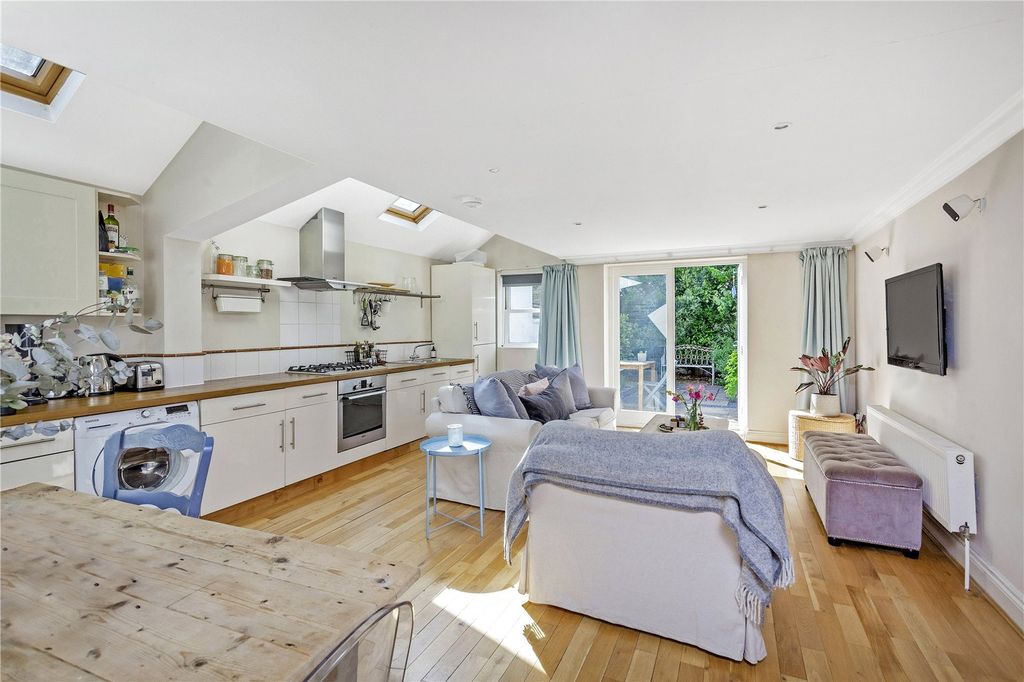 Property photo 3 of 10 Picture No. 02