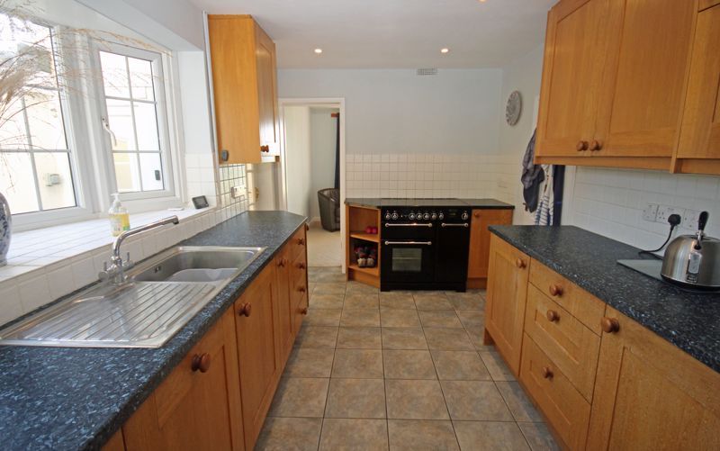 Property photo 2 of 18 Kitchen