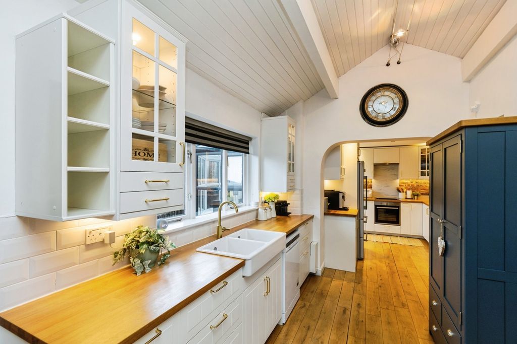 Property photo 3 of 25 Pbox-Img.Jpg