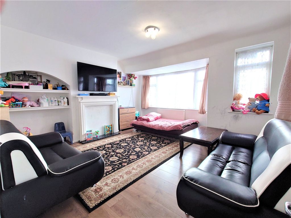 Property photo 2 of 6 Lounge