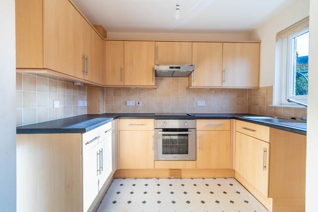 Property photo 3 of 23 Kitchen