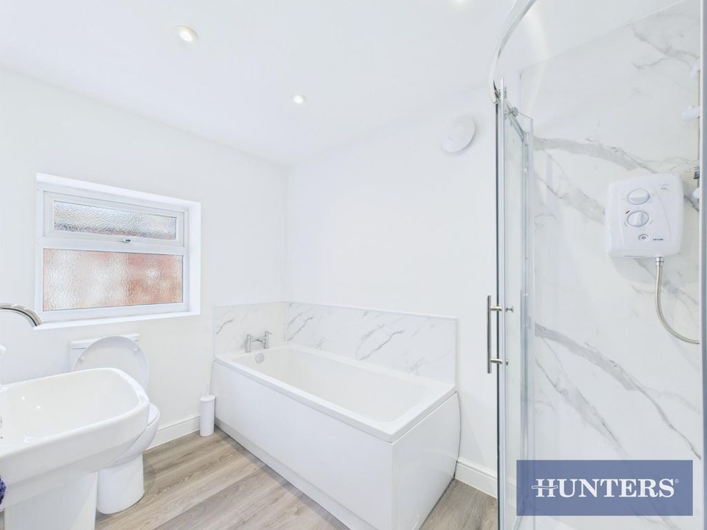 Property photo 3 of 4 Bathroom.Jpg