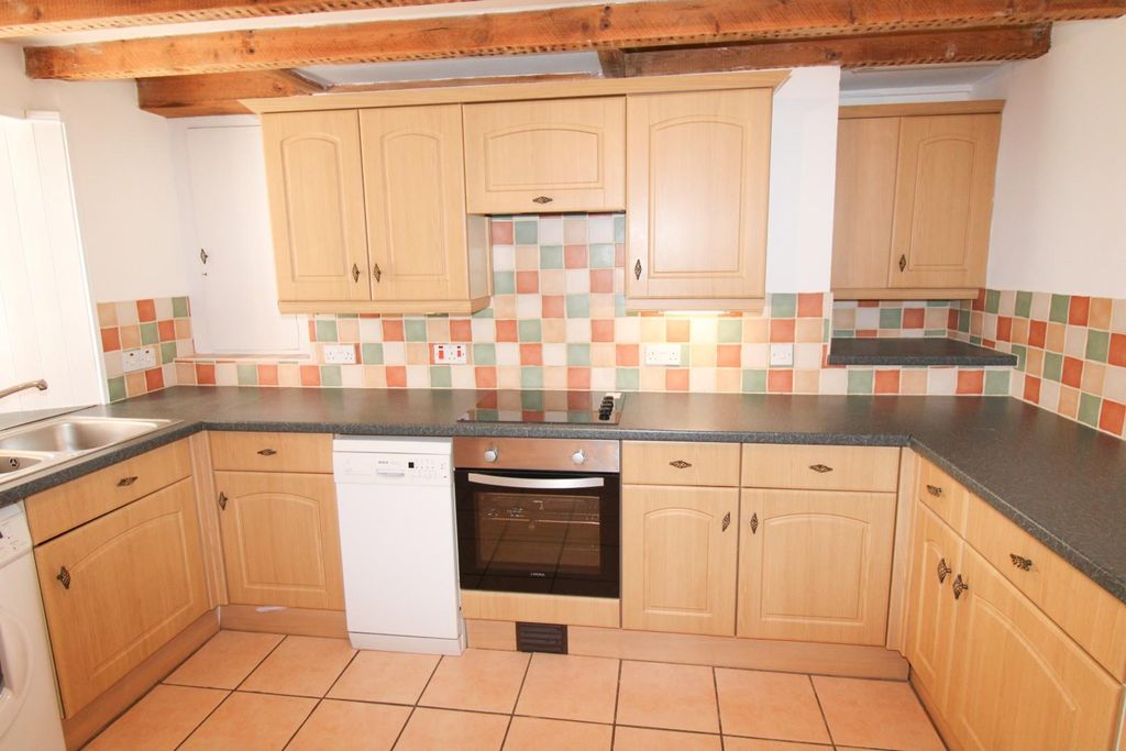 Property photo 2 of 8 Kitchen (1).Jpg