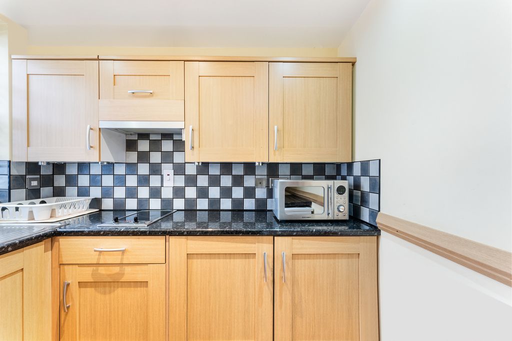 Property photo 3 of 6