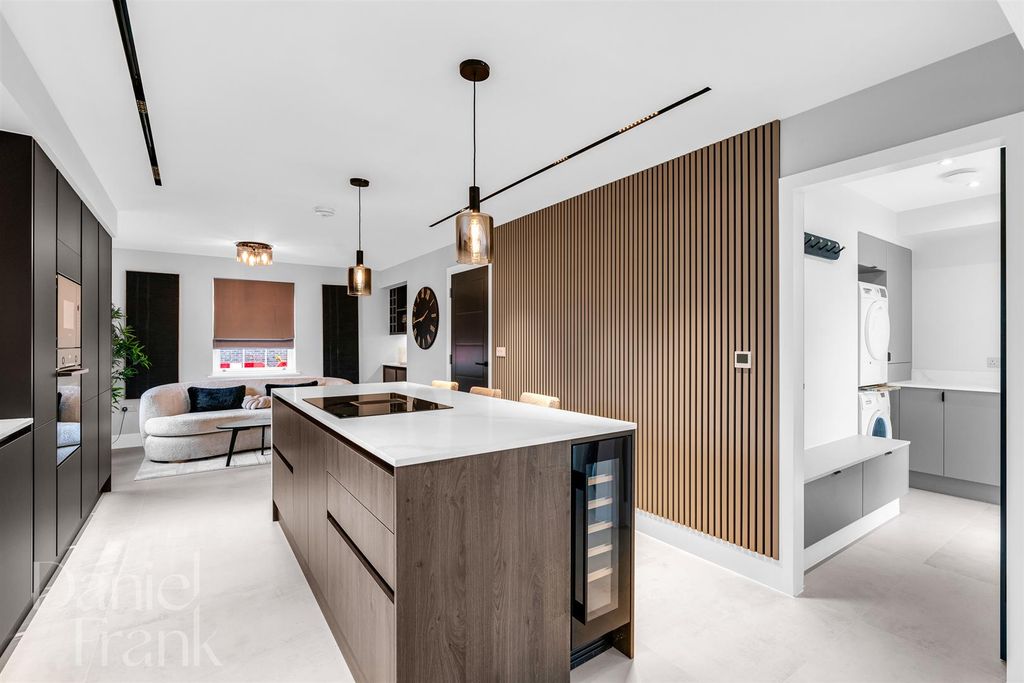 Property photo 3 of 41