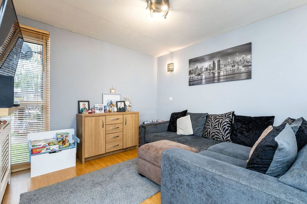 Property photo 2 of 11 Picture No. 16