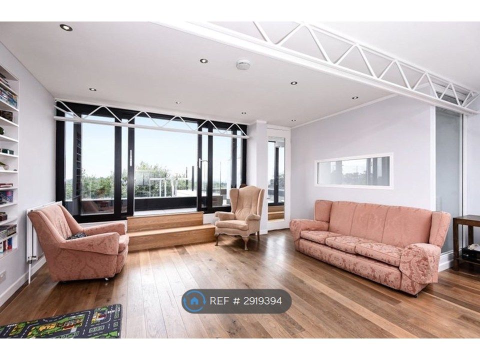 Property photo 2 of 9 Lounge And Balcony