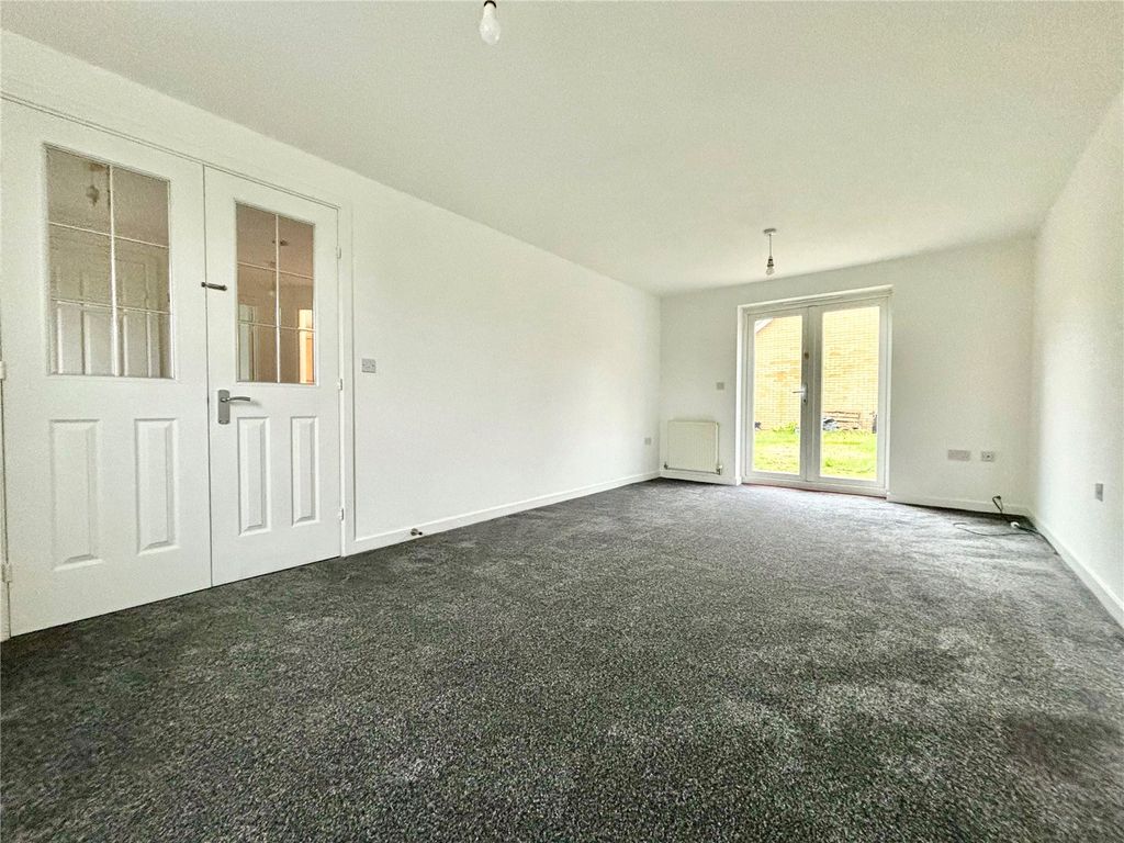 Property photo 1 of 15 Lounge