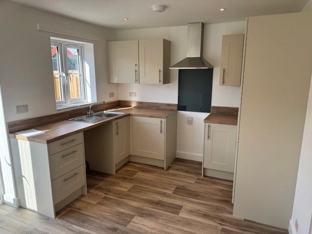 Property photo 2 of 8 Kitchen