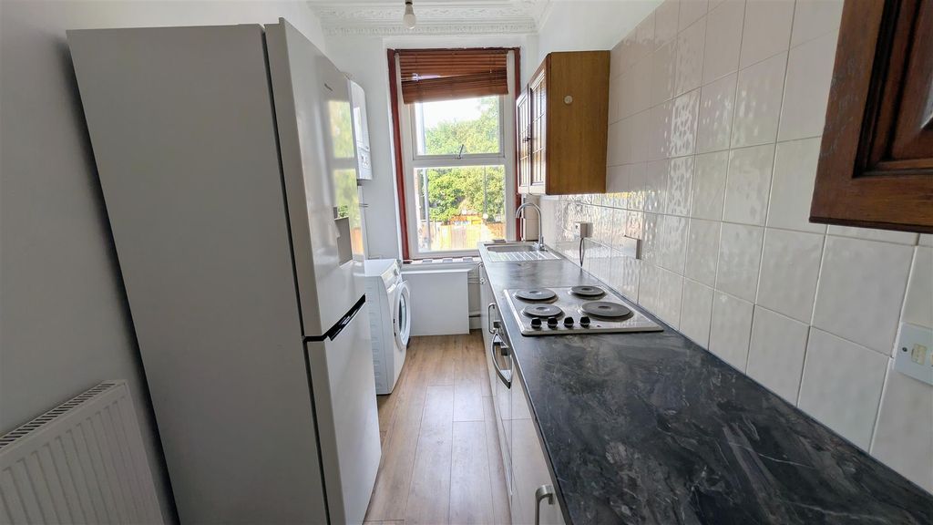 Property photo 2 of 7 Kitchen