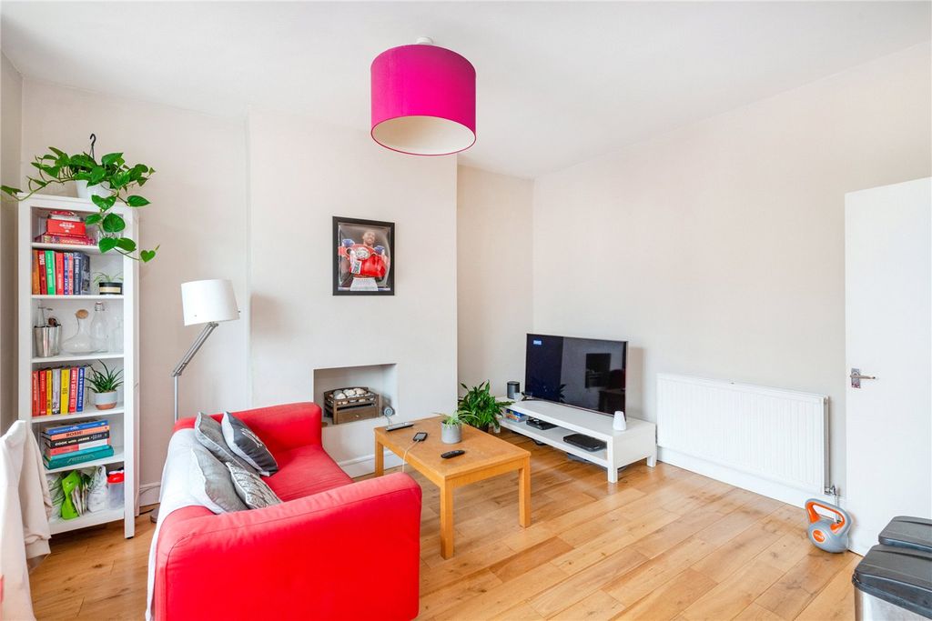 Property photo 3 of 7 Reception