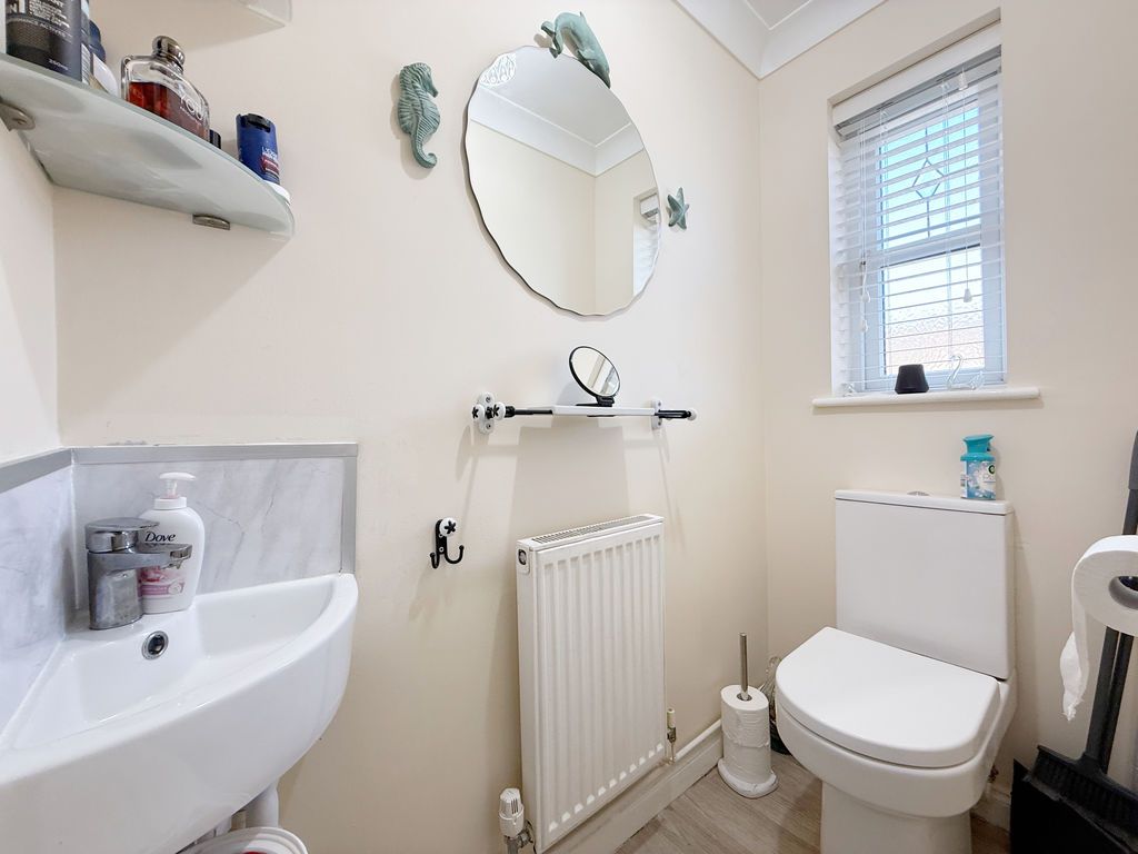 Property photo 3 of 13 Cloaks/Wc.