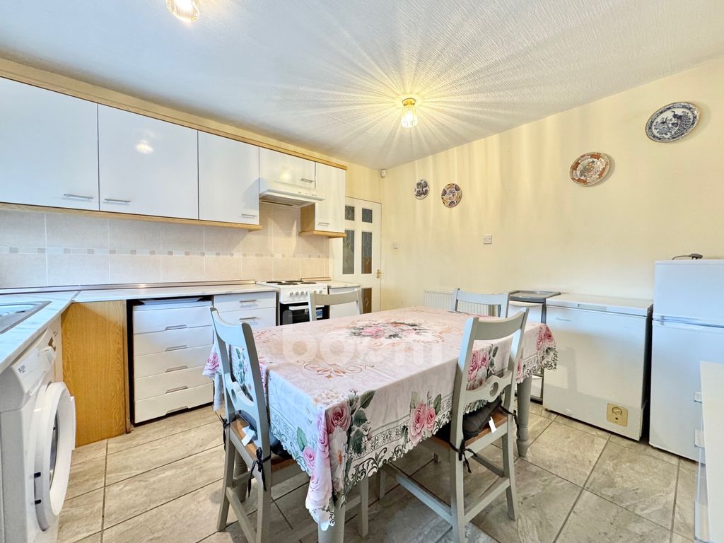 Property photo 3 of 20 Ness Avenue, Johnstone Kitchen Shot
