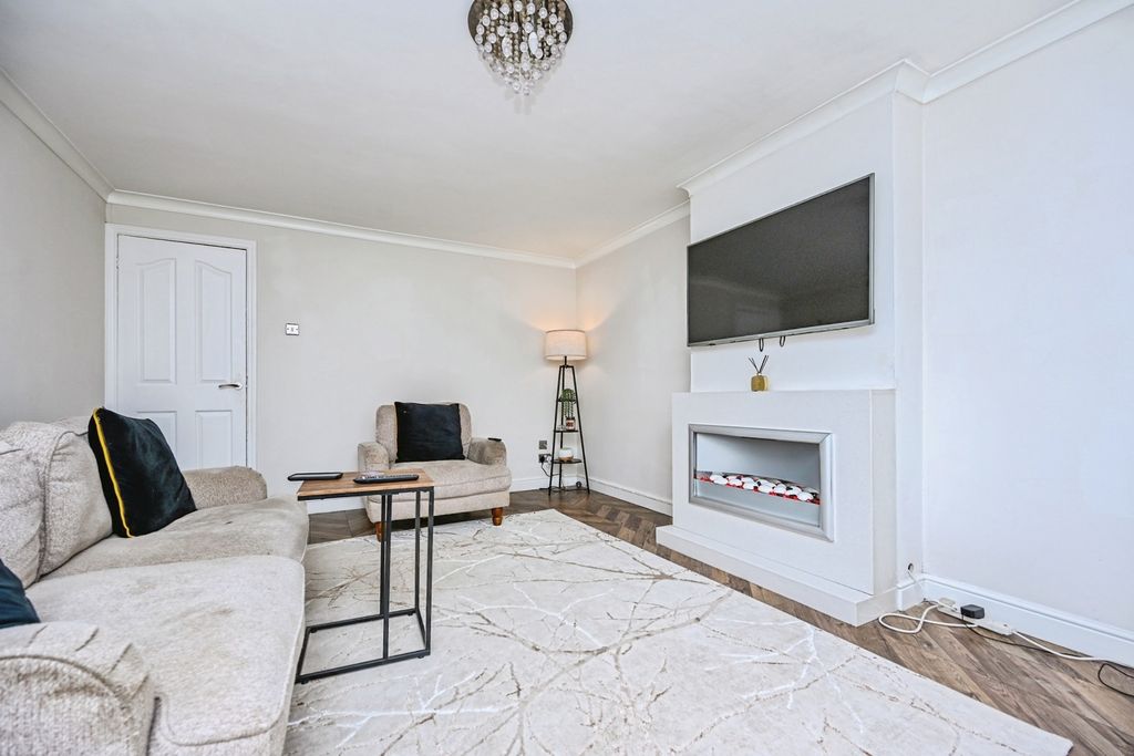 Property photo 3 of 16 Photo