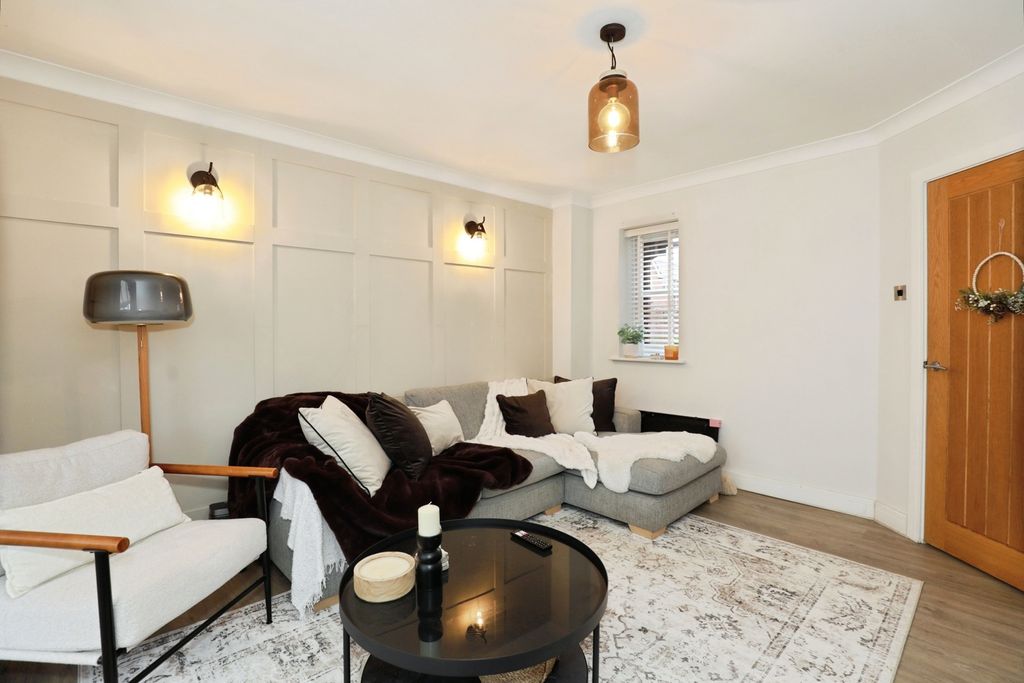 Property photo 3 of 18 Pbox-Img.Jpg