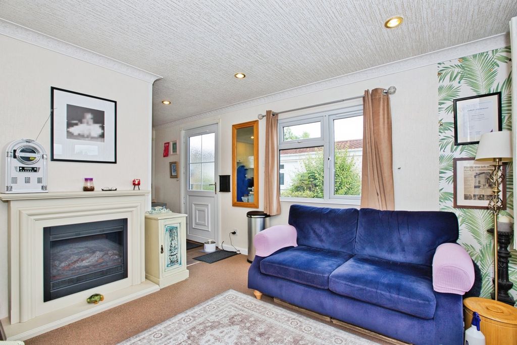 Property photo 2 of 17 Photo