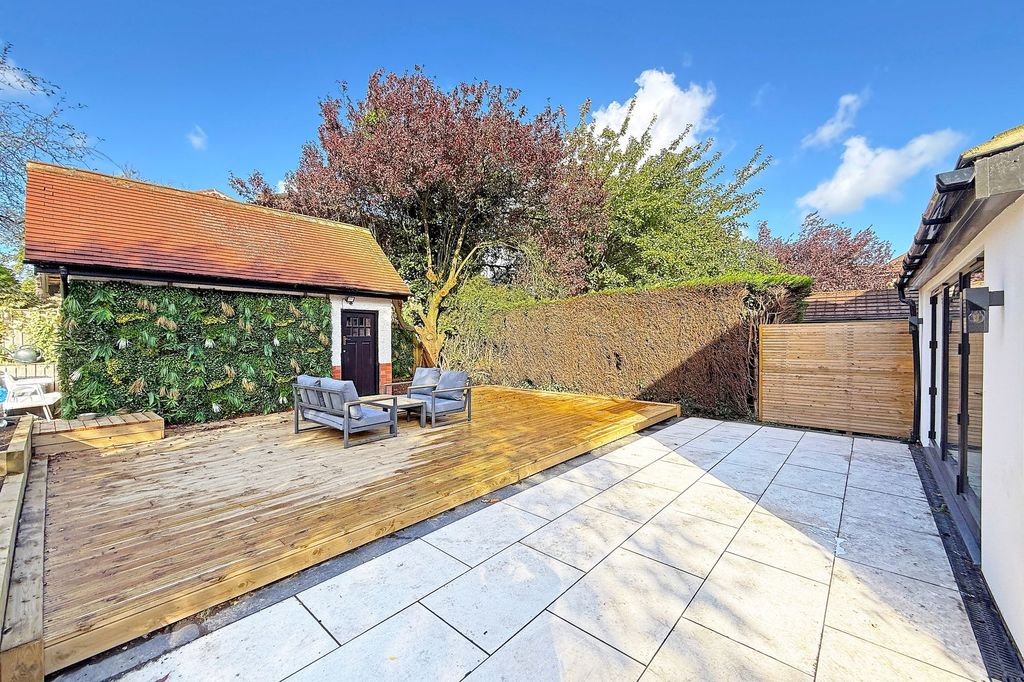 Property photo 3 of 28
