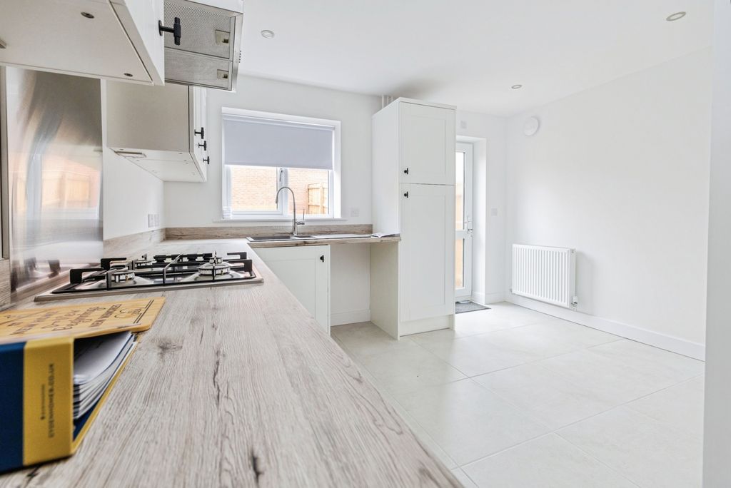 Property photo 3 of 8 Kitchen-Diner