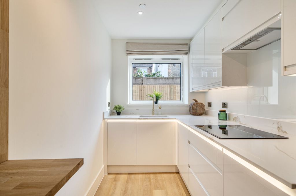 Property photo 2 of 24