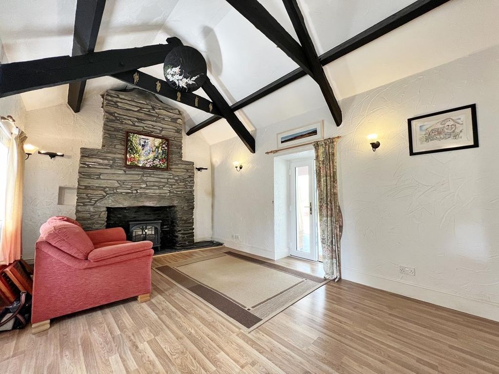 Property photo 3 of 25 6.Jpeg