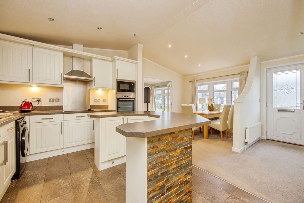 Property photo 3 of 15 Dining Kitchen