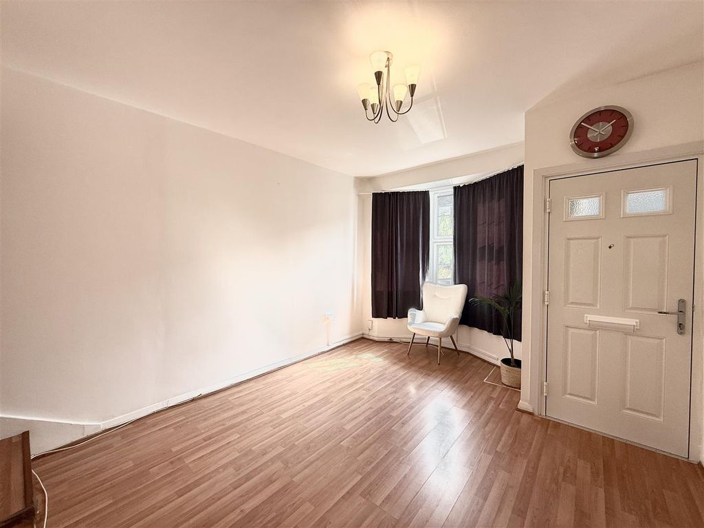 Property photo 2 of 9 Living 2.Jpg