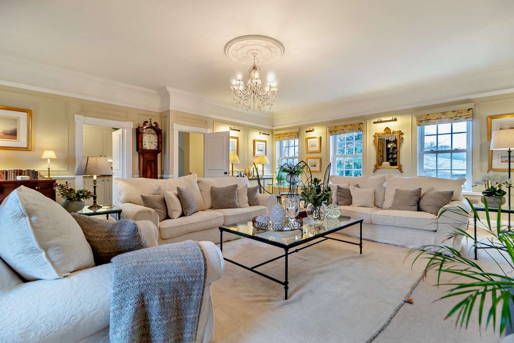 Property photo 3 of 23 8632598-Interior24-800