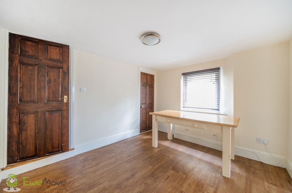 Property photo 2 of 21 6574E13B-6F2c-43B8-B14E-56Cbe68F8127