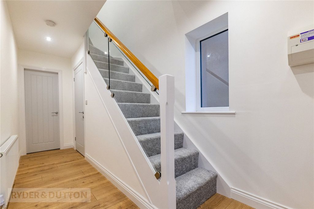 Property photo 2 of 23 Hallway