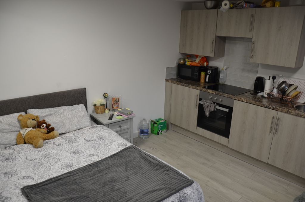 Property photo 3 of 5 2 Clinton Street 3