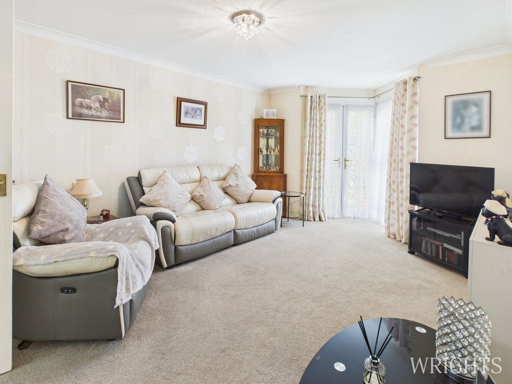 Property photo 3 of 19 Living Room